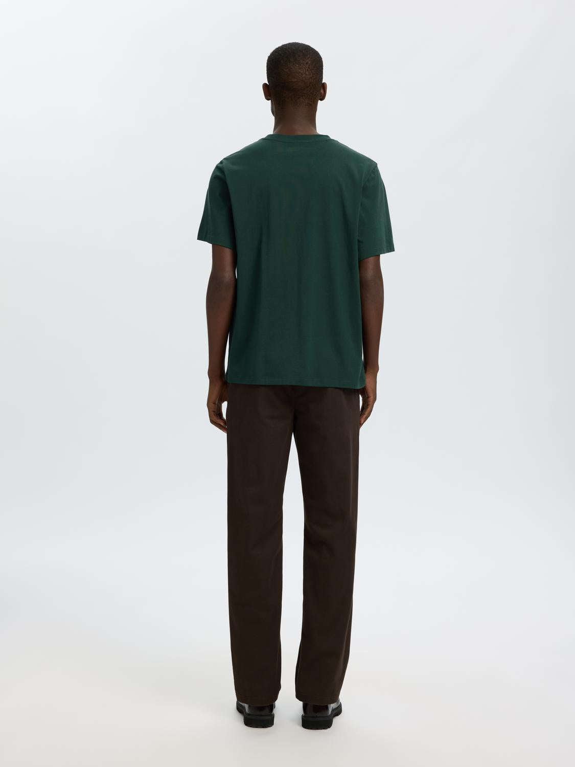 model_shot-back